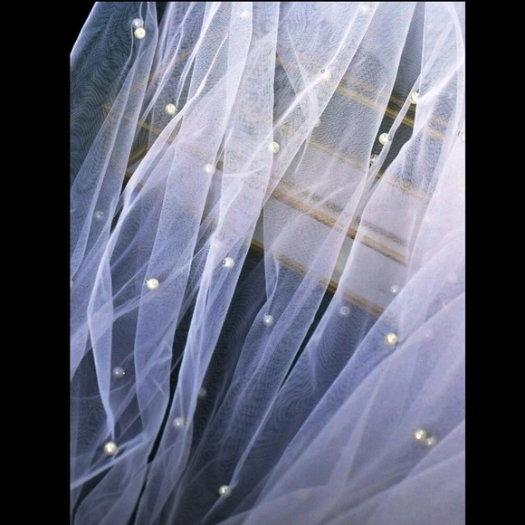 Cathedral length all over pearl veil bride wedding - Picture 4 of 4